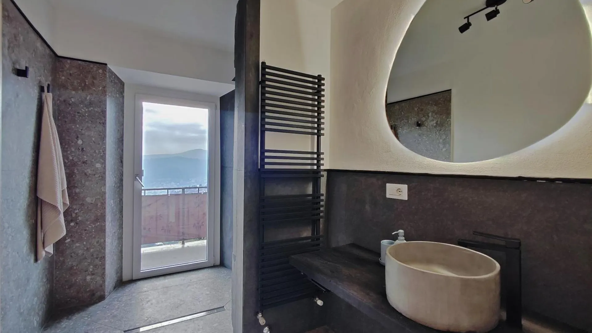 Cernobbio Panorama Apartment 0*,  إيطاليا